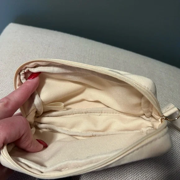 Brand New Authentic Valentino Cream Cosmetic Bag - Picture 5 of 8